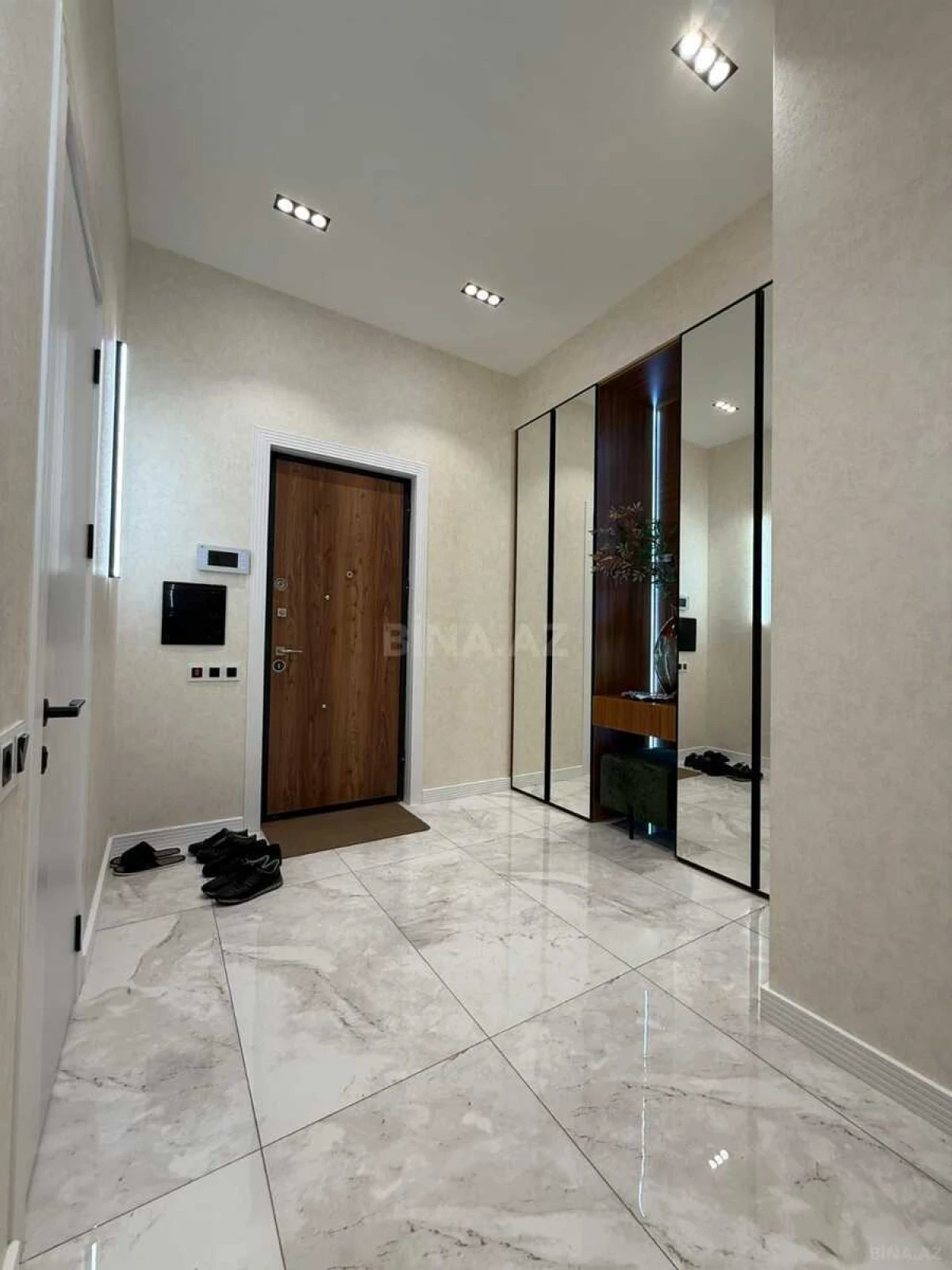 Kirayə verilir 2 otaqlı mənzil 100 m²