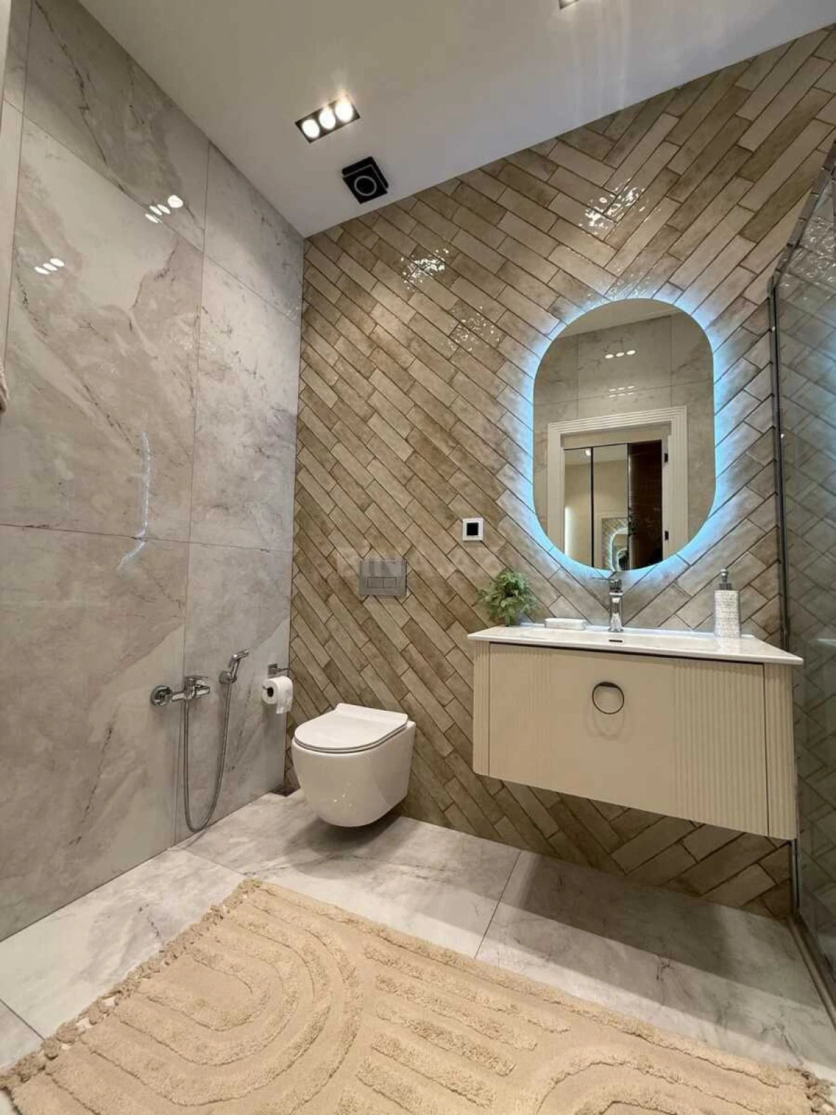 Kirayə verilir 2 otaqlı mənzil 100 m²