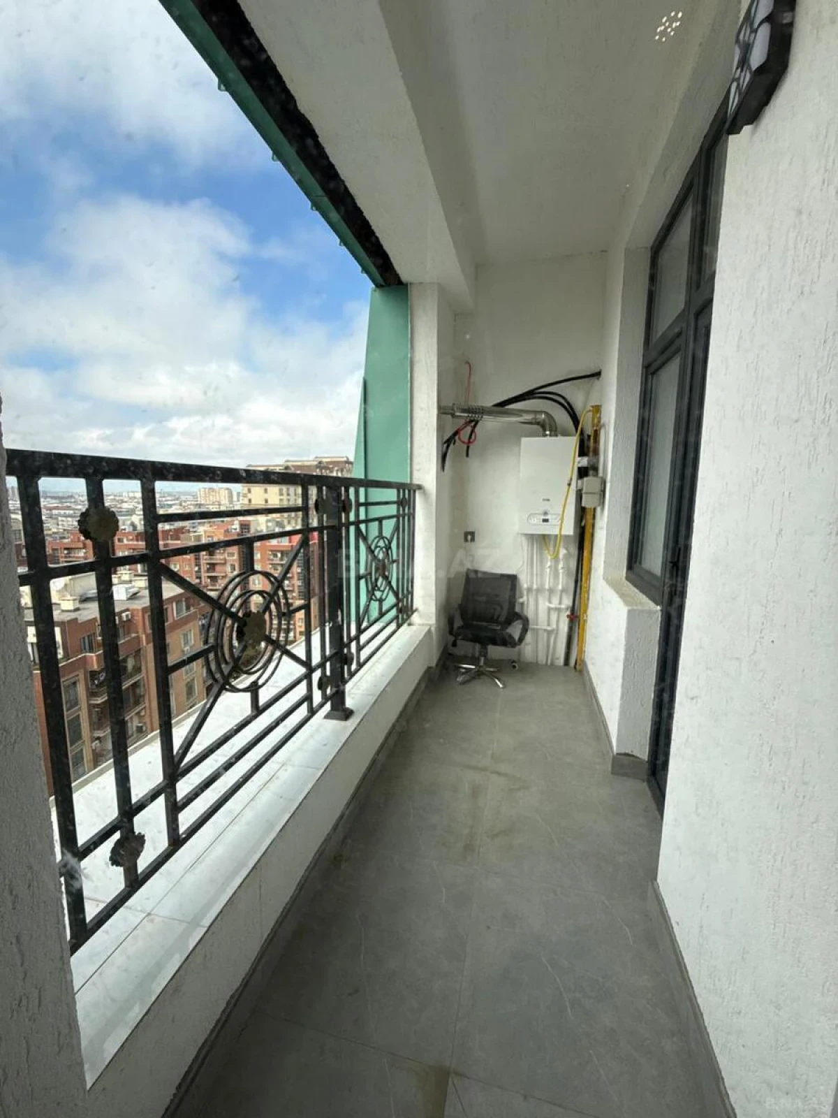 Satılır 3 otaqlı mənzil 97 m²