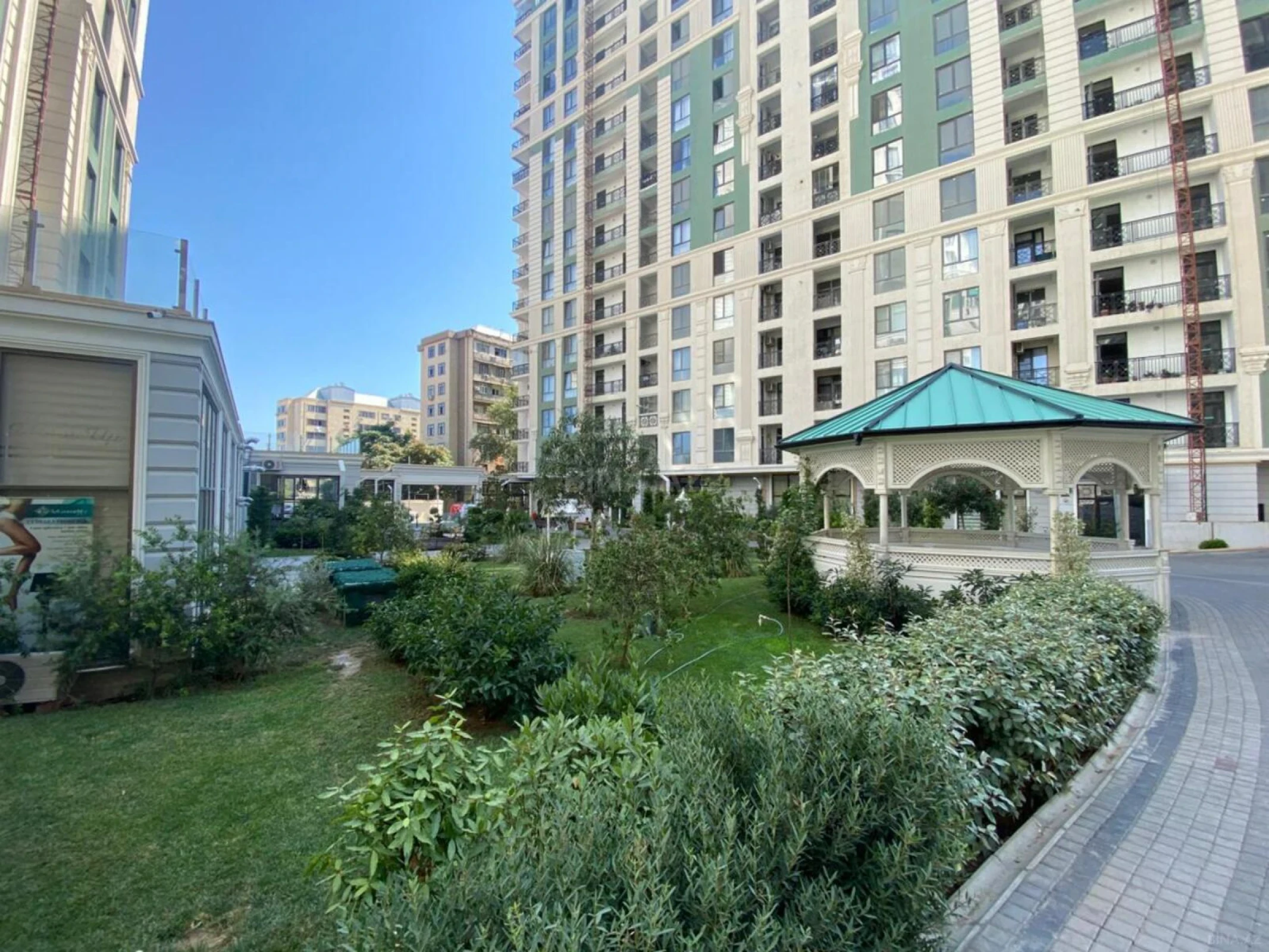 Satılır 3 otaqlı mənzil 97 m²