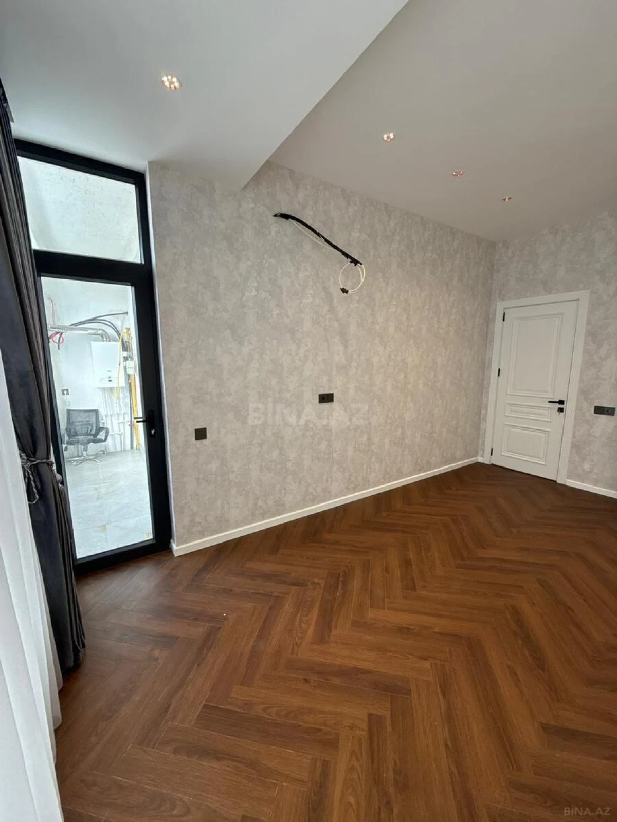 Satılır 3 otaqlı mənzil 97 m²