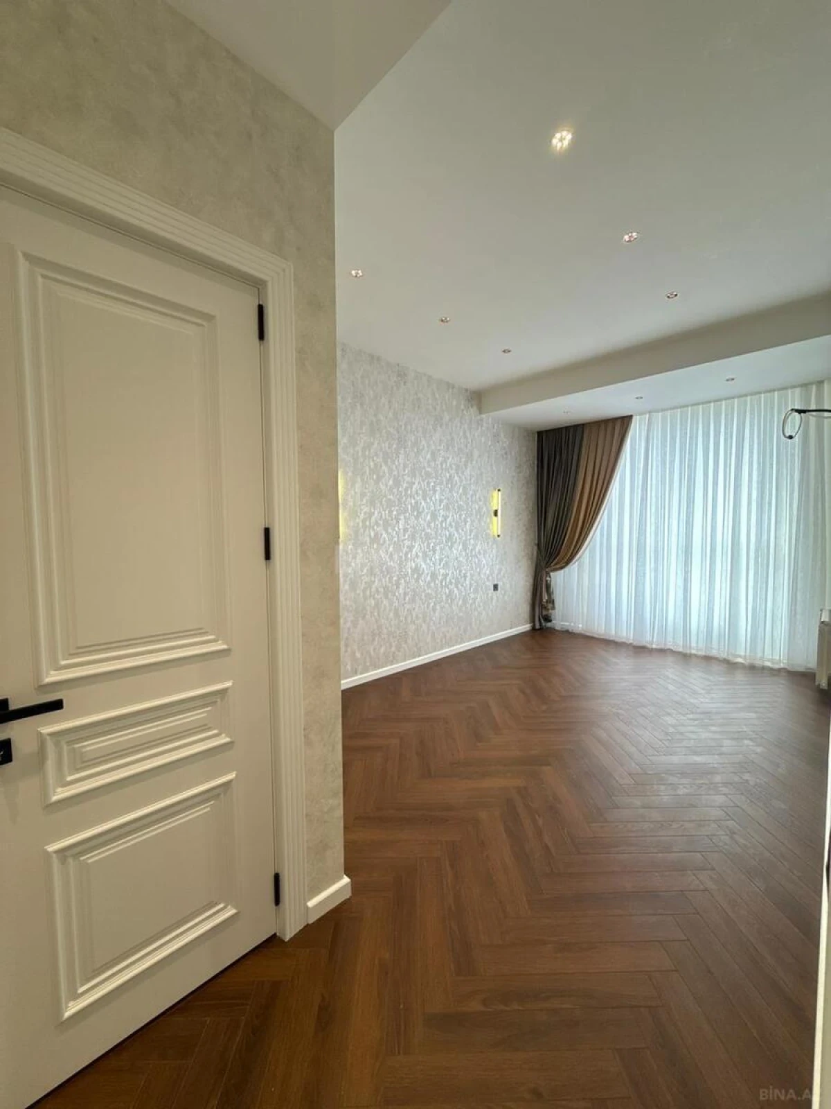 Satılır 3 otaqlı mənzil 97 m²
