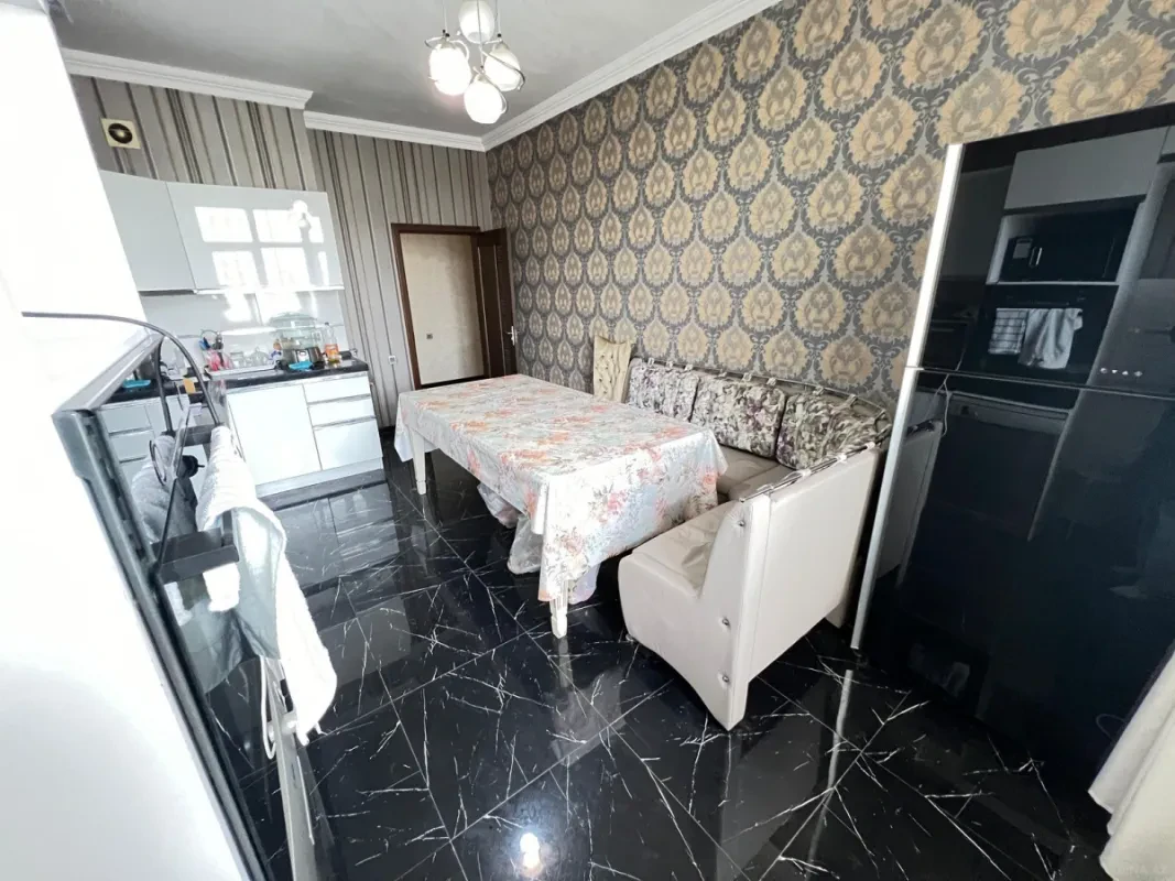 Satılır 3 otaqlı mənzil 150 m²