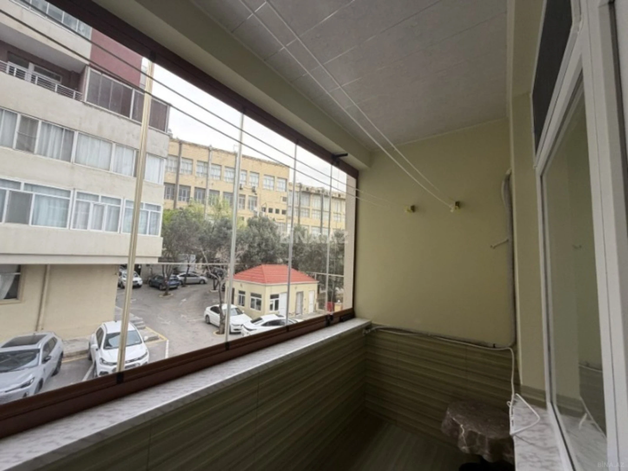 Satılır 2 otaqlı mənzil 110 m²