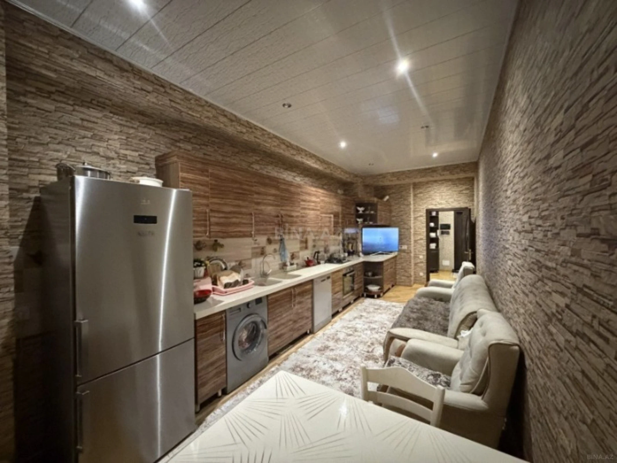 Satılır 2 otaqlı mənzil 110 m²