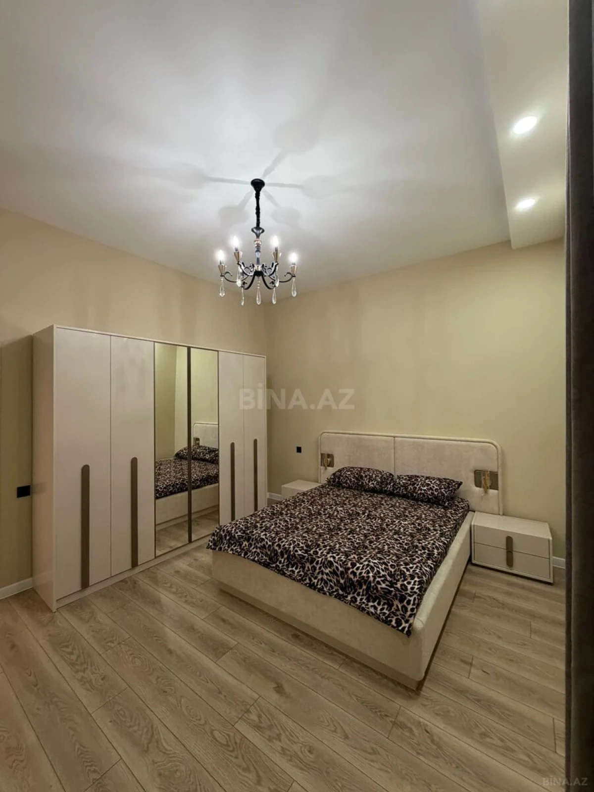 Kirayə verilir 4 otaqlı həyət evi 250 m²