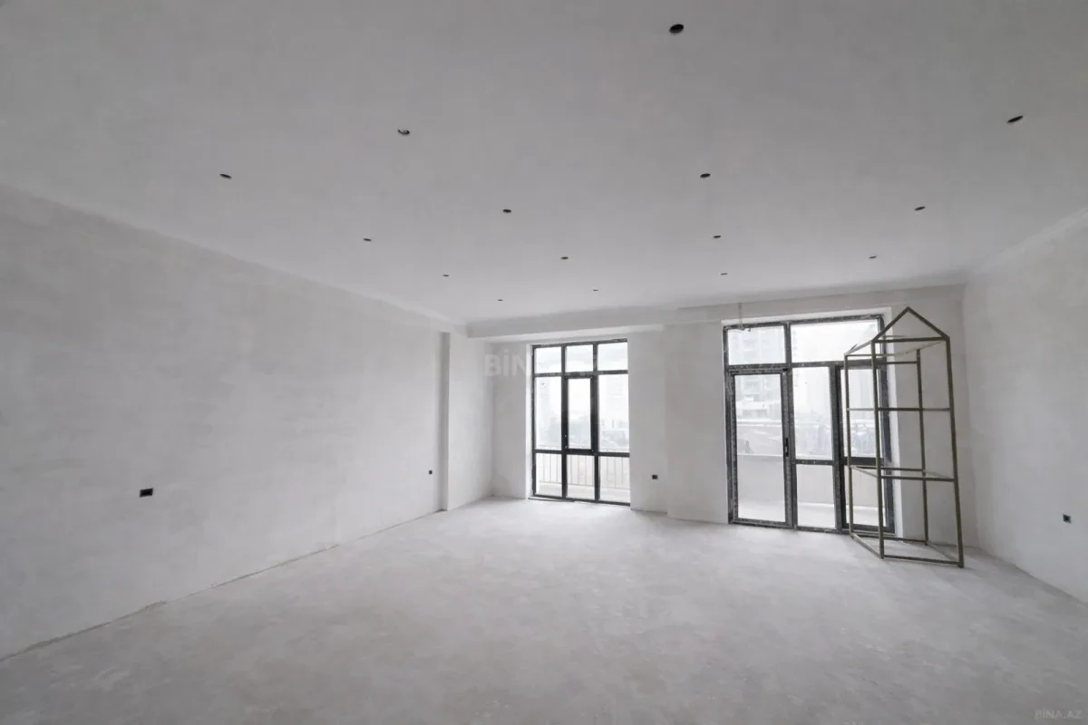 Satılır 4 otaqlı mənzil 210 m²