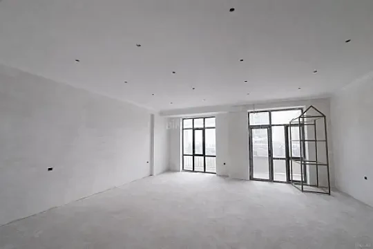 Satılır 4 otaqlı mənzil 210 m²