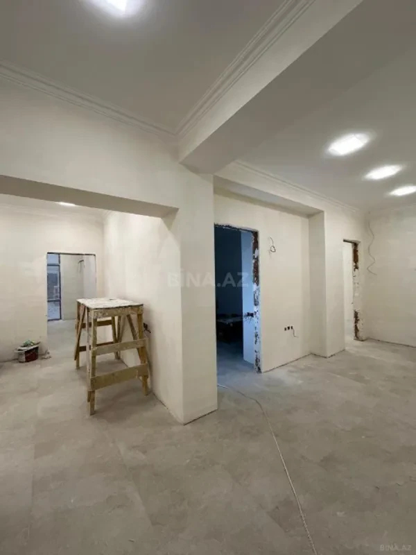 Satılır 4 otaqlı mənzil 210 m²