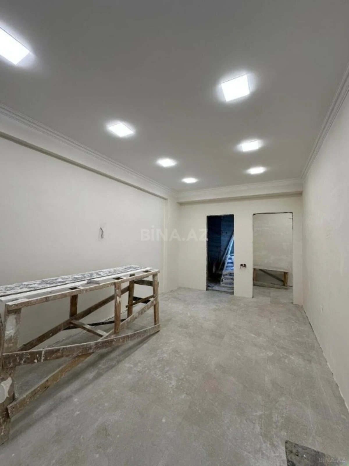 Satılır 4 otaqlı mənzil 210 m²