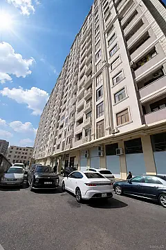 Satılır 4 otaqlı mənzil 210 m²