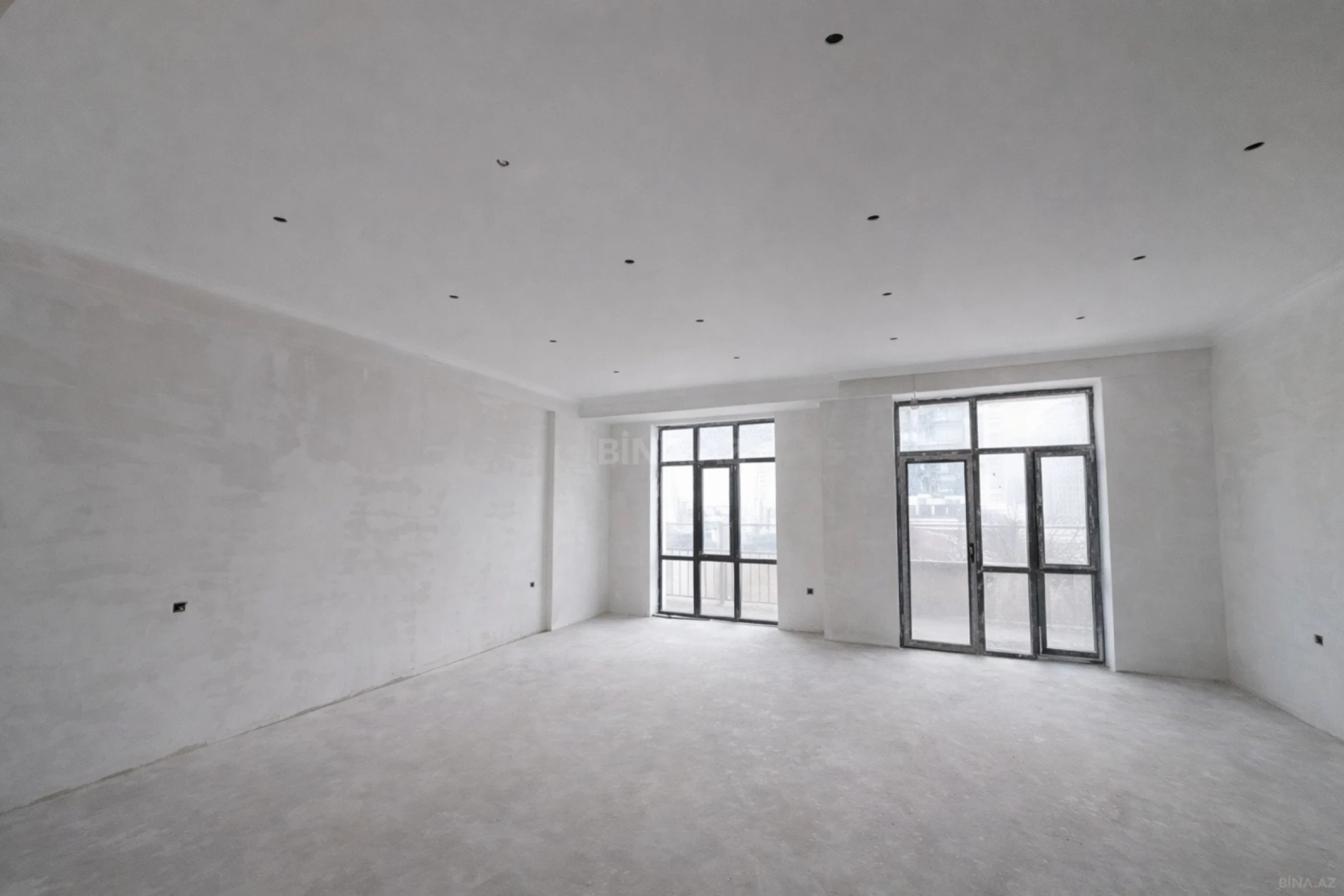 Satılır 4 otaqlı mənzil 210 m²