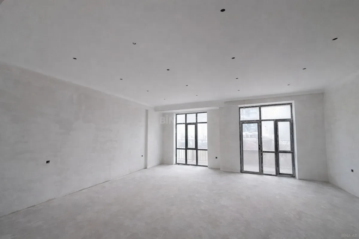 Satılır 4 otaqlı mənzil 210 m²