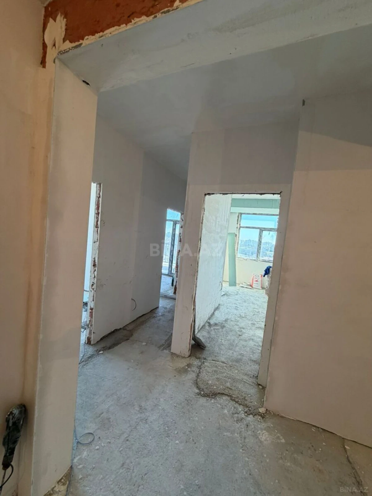 Satılır 3 otaqlı mənzil 82 m²