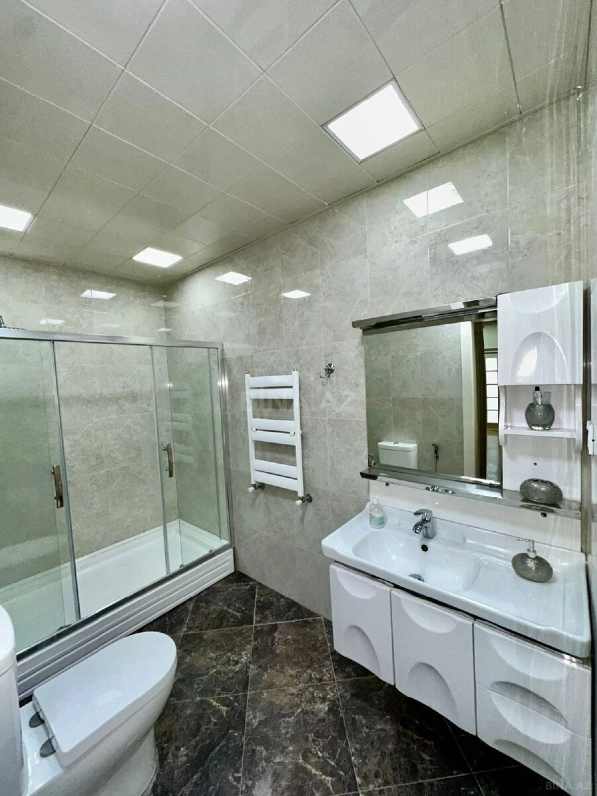Kirayə verilir 3 otaqlı mənzil 127 m²