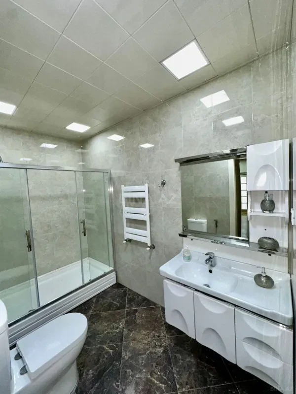 Kirayə verilir 3 otaqlı mənzil 127 m²