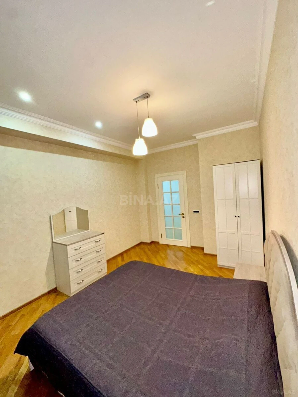 Kirayə verilir 3 otaqlı mənzil 127 m²