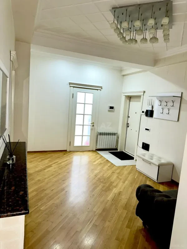 Kirayə verilir 3 otaqlı mənzil 127 m²
