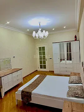 Kirayə verilir 3 otaqlı mənzil 127 m²