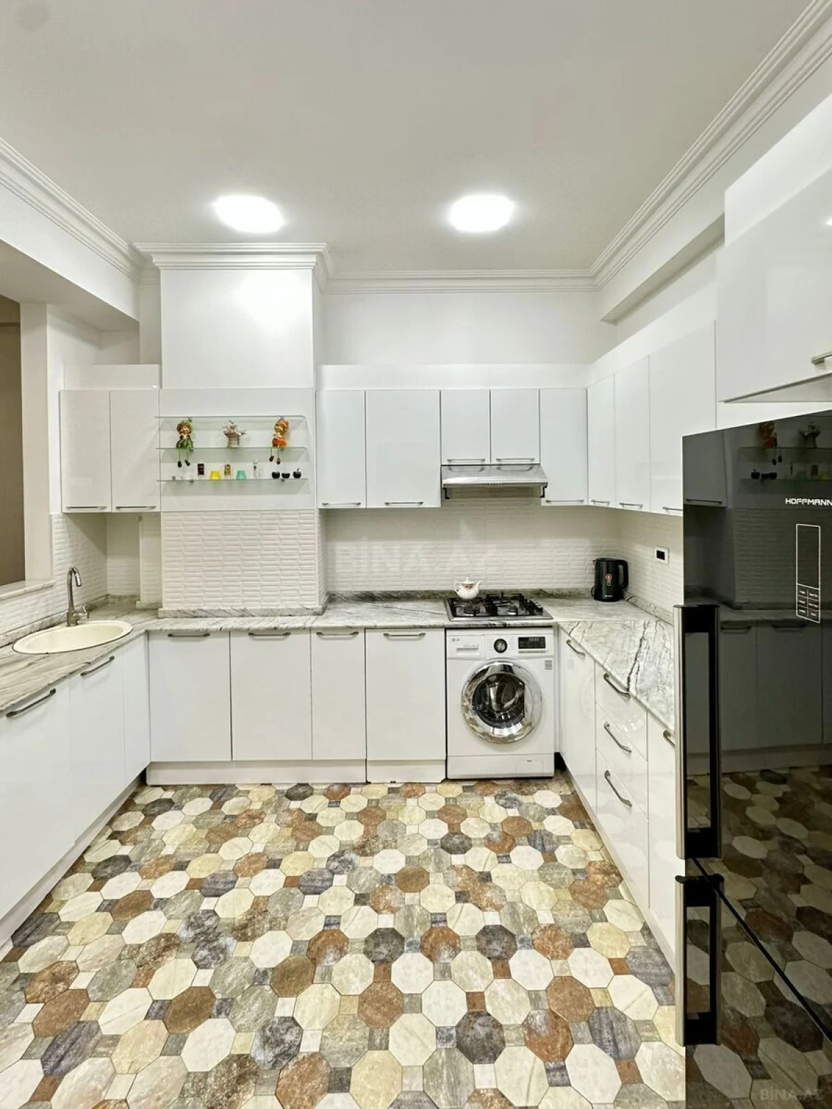 Kirayə verilir 3 otaqlı mənzil 127 m²