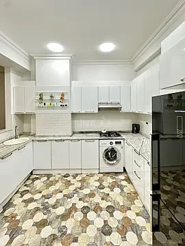 Kirayə verilir 3 otaqlı mənzil 127 m²