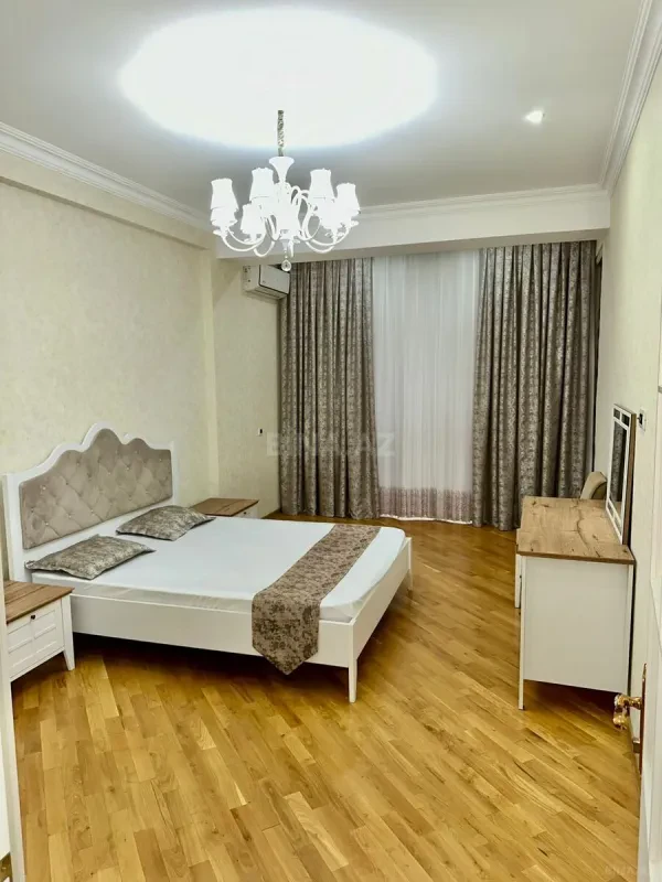 Kirayə verilir 3 otaqlı mənzil 127 m²