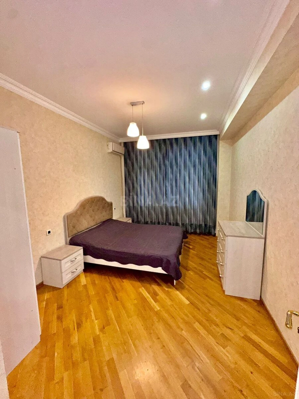 Kirayə verilir 3 otaqlı mənzil 127 m²