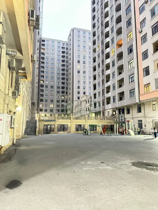 Kirayə verilir 3 otaqlı mənzil 127 m²