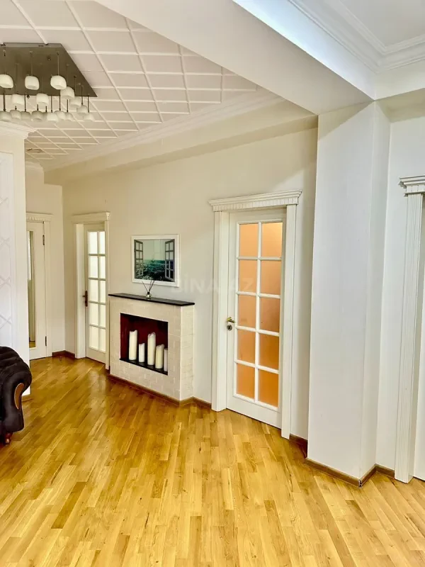 Kirayə verilir 3 otaqlı mənzil 127 m²