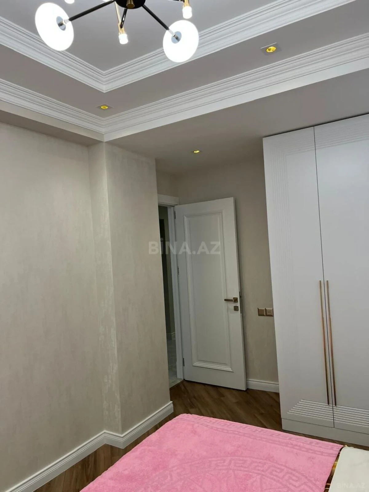 Kirayə verilir 2 otaqlı mənzil 70 m²
