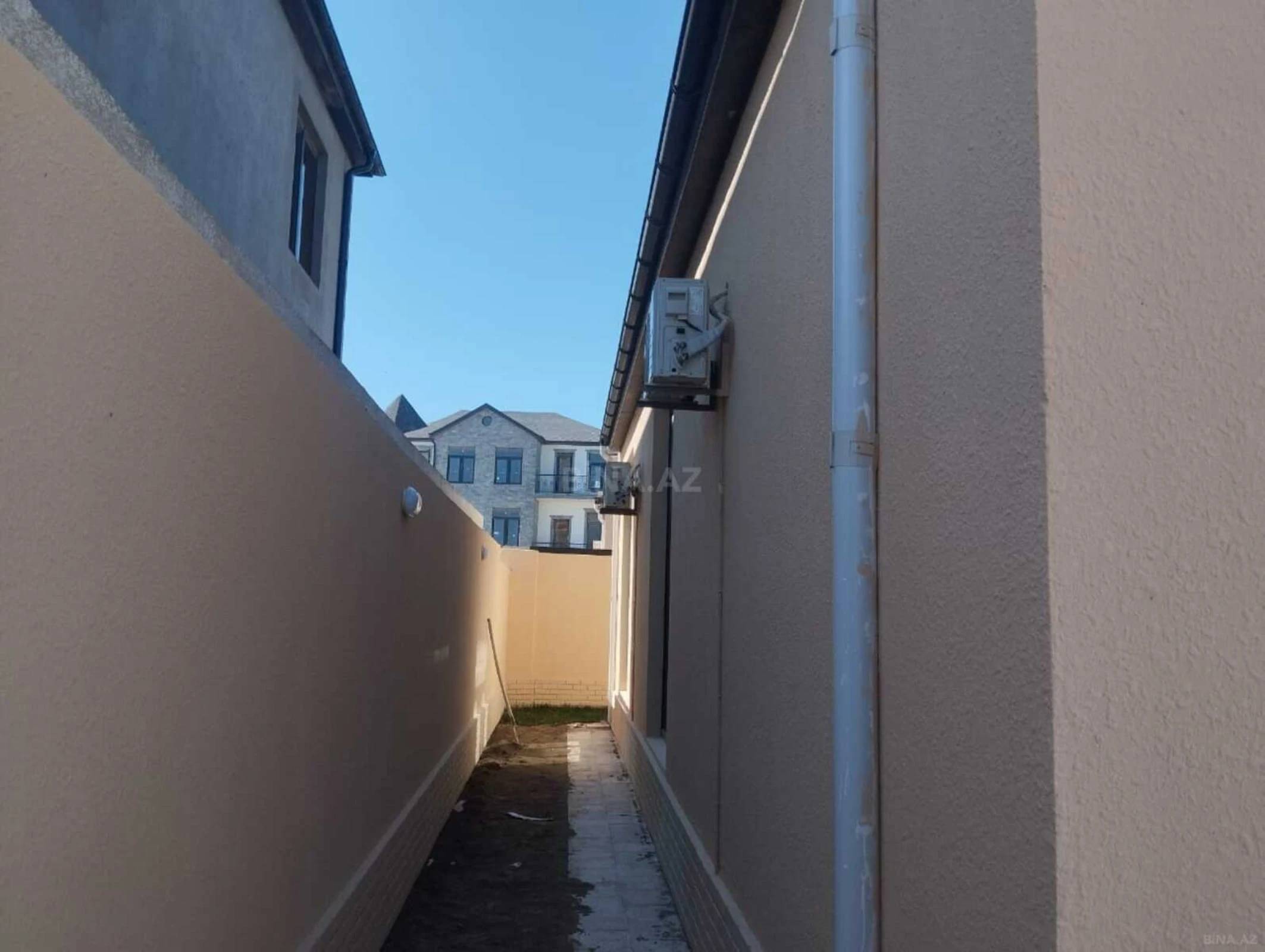 Satılır 5 otaqlı həyət evi 250 m²