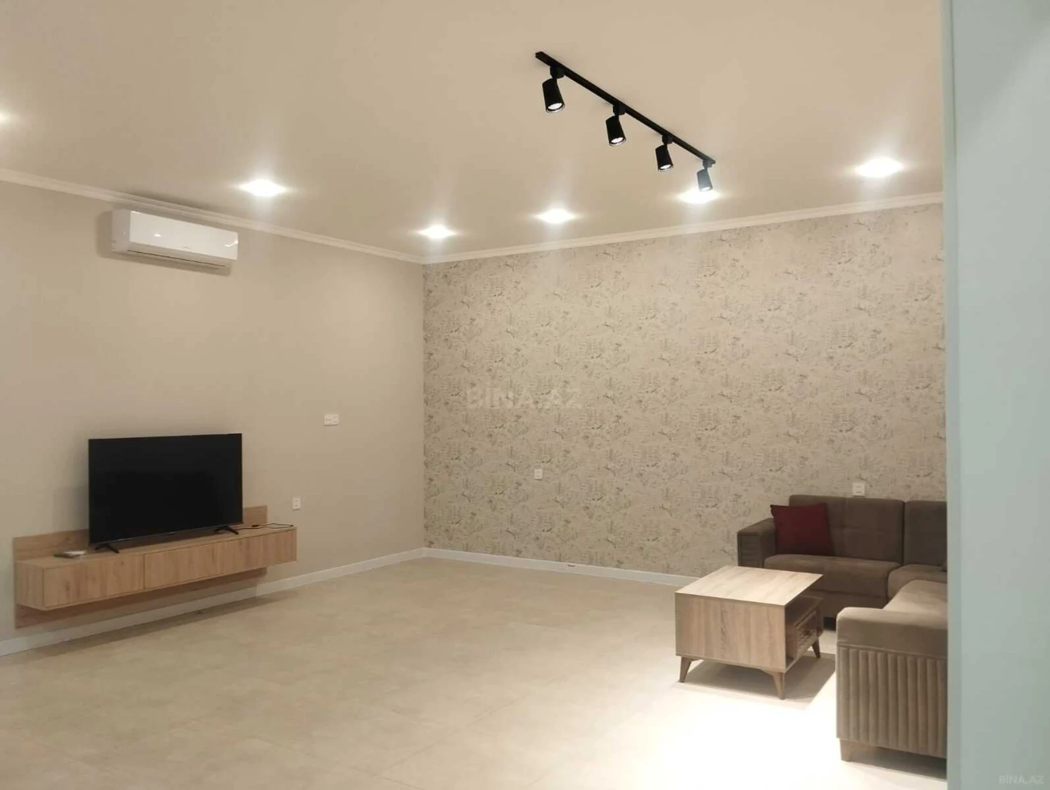 Satılır 5 otaqlı həyət evi 250 m²