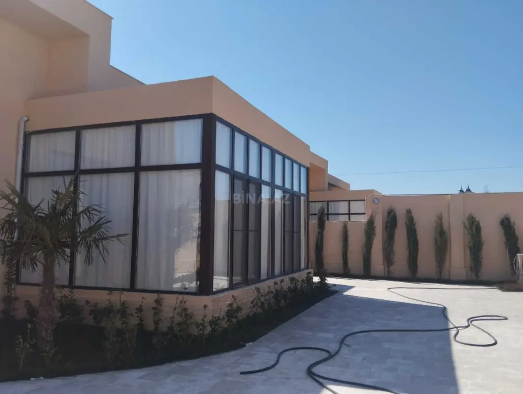 Satılır 5 otaqlı həyət evi 250 m²