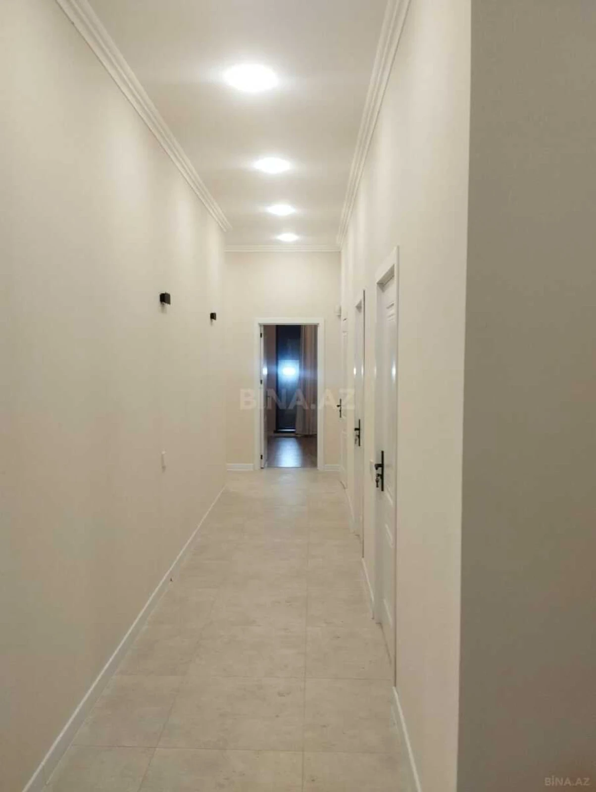 Satılır 5 otaqlı həyət evi 250 m²