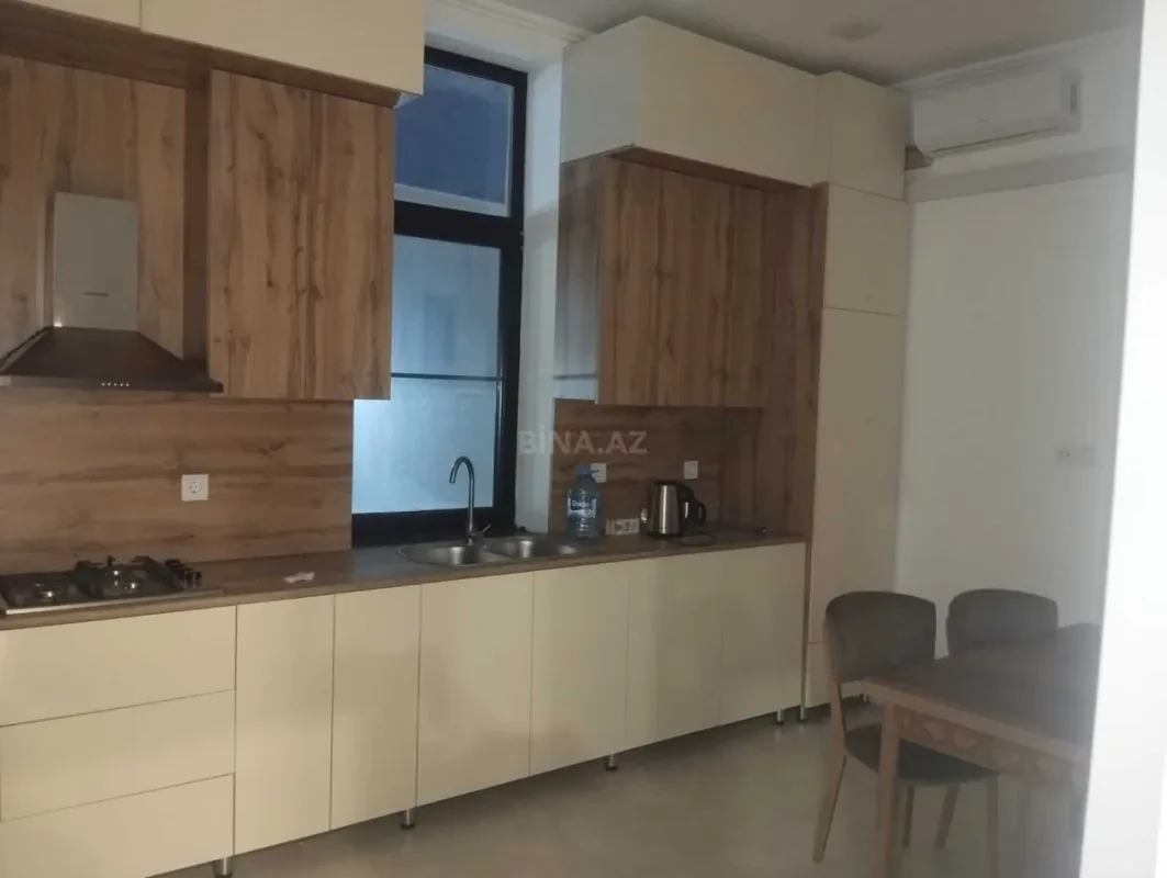 Satılır 5 otaqlı həyət evi 250 m²