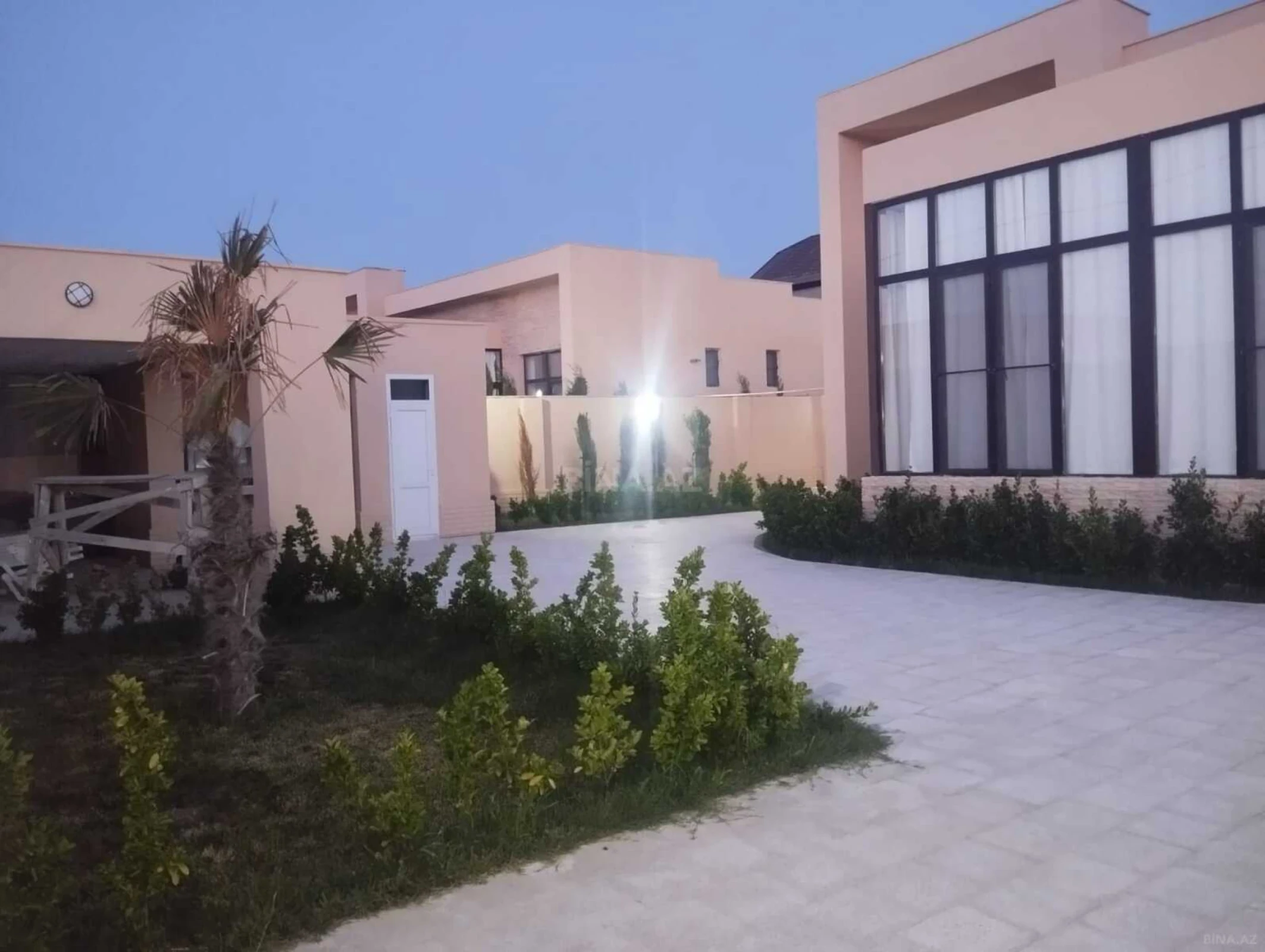 Satılır 5 otaqlı həyət evi 250 m²