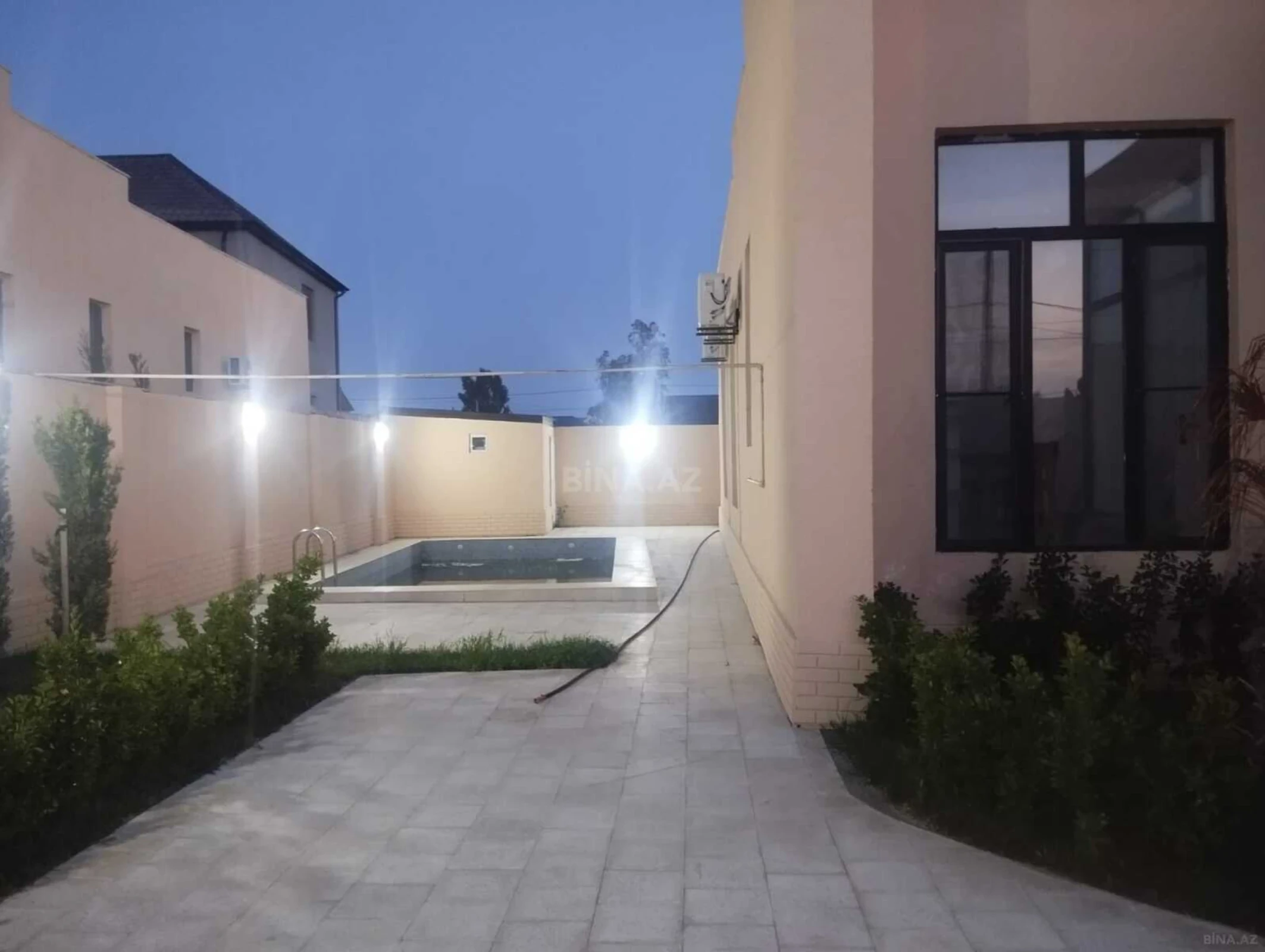 Satılır 5 otaqlı həyət evi 250 m²