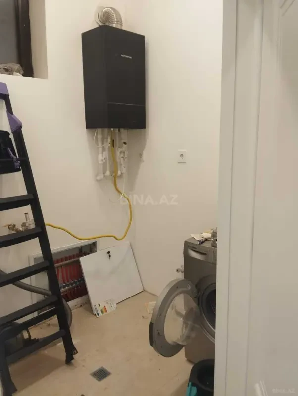 Satılır 5 otaqlı həyət evi 250 m²