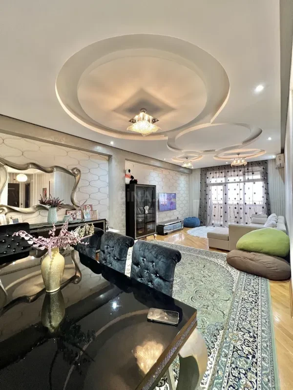 Satılır 2 otaqlı mənzil 88 m²