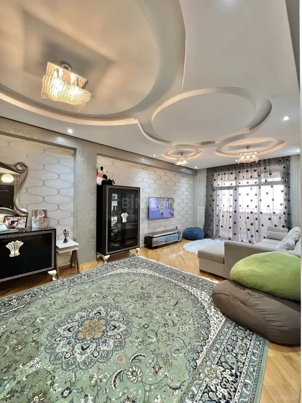 Satılır 2 otaqlı mənzil 88 m²