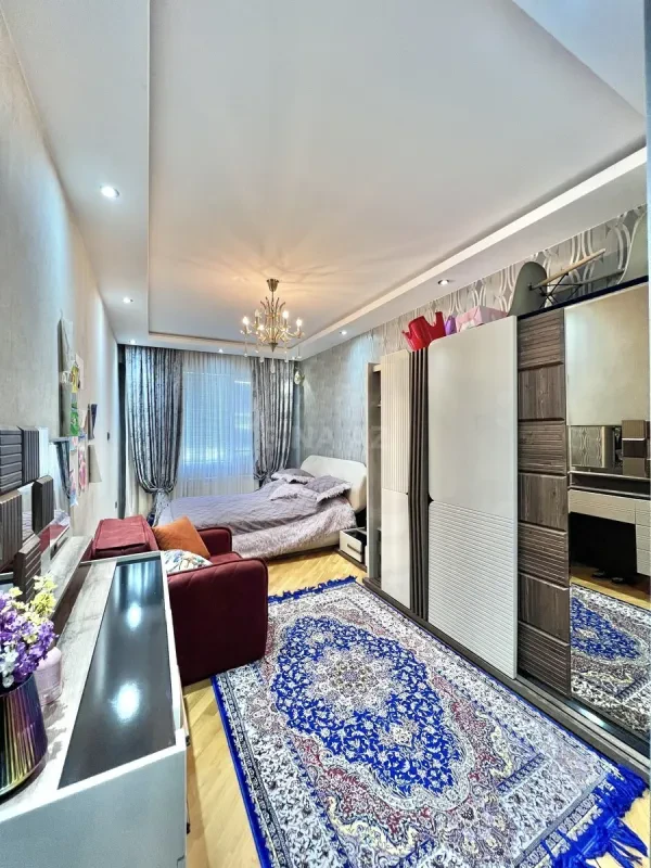 Satılır 2 otaqlı mənzil 88 m²