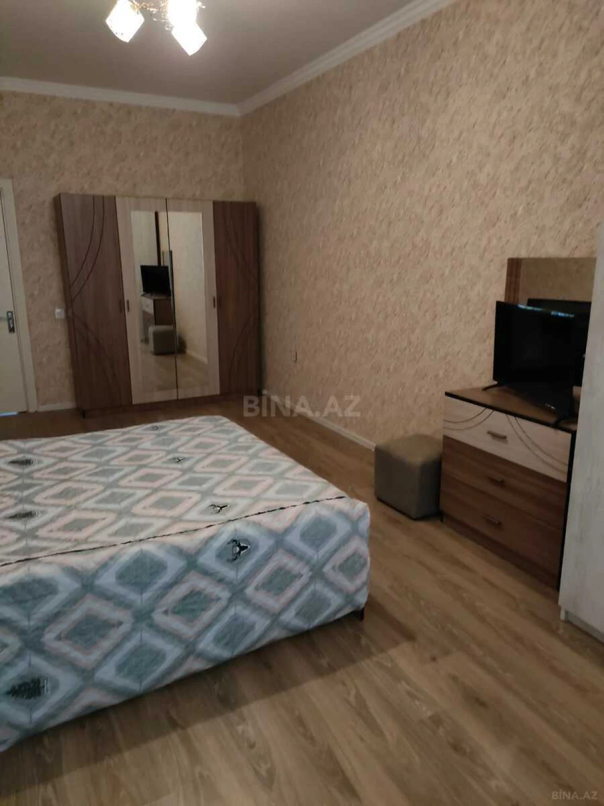 Kirayə verilir 3 otaqlı mənzil 120 m²