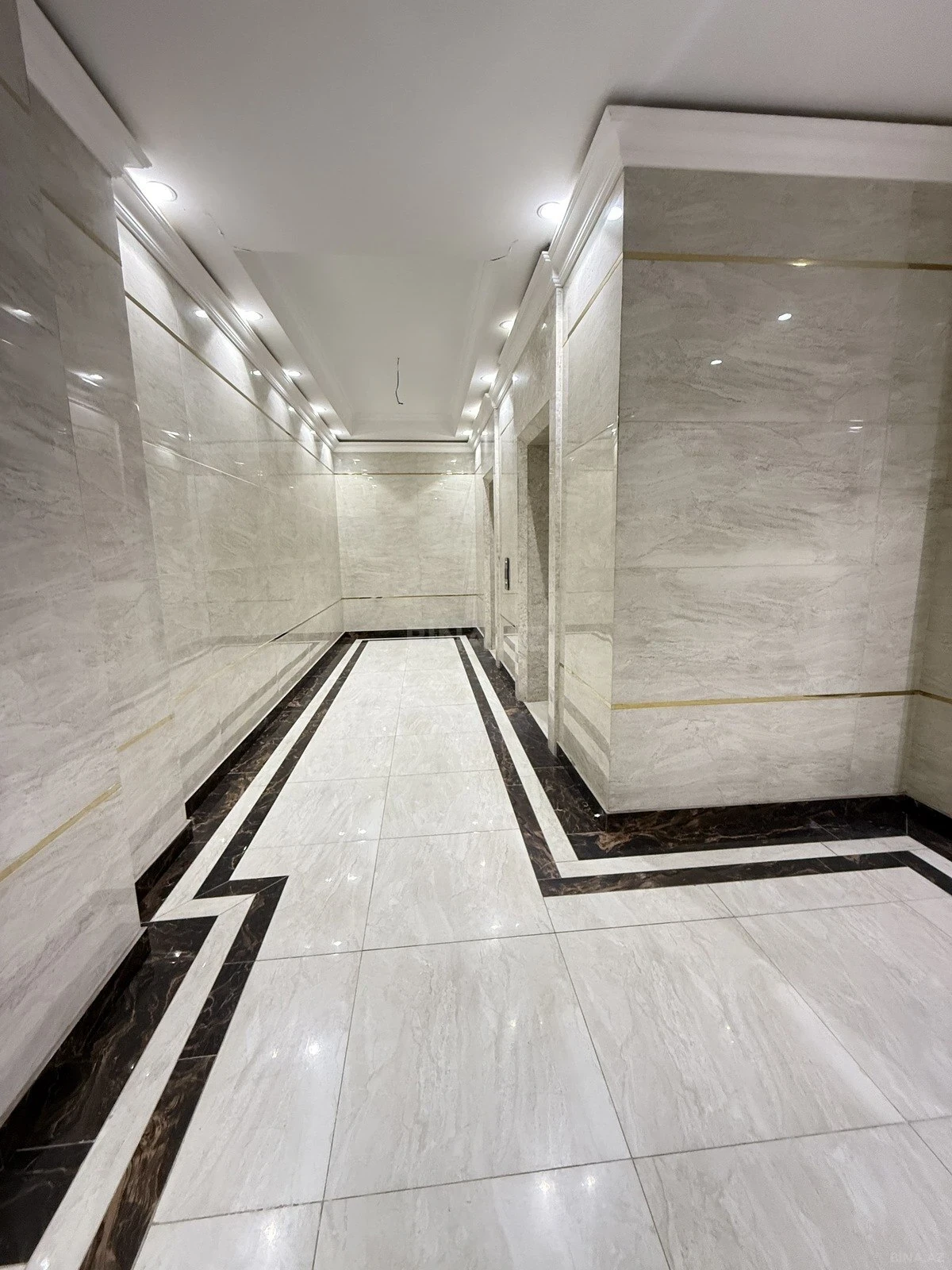 Satılır 2 otaqlı mənzil 100 m²