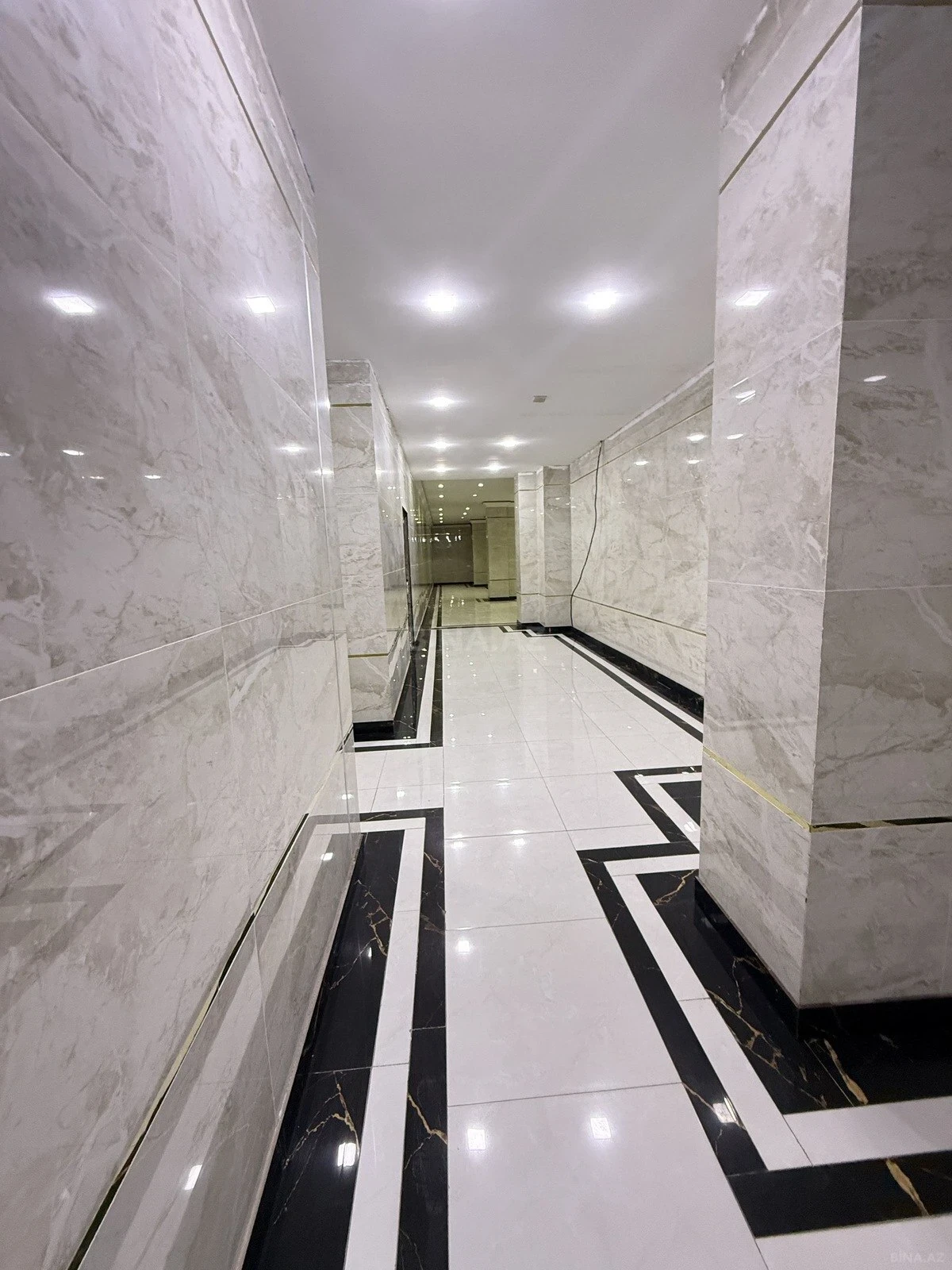 Satılır 2 otaqlı mənzil 100 m²
