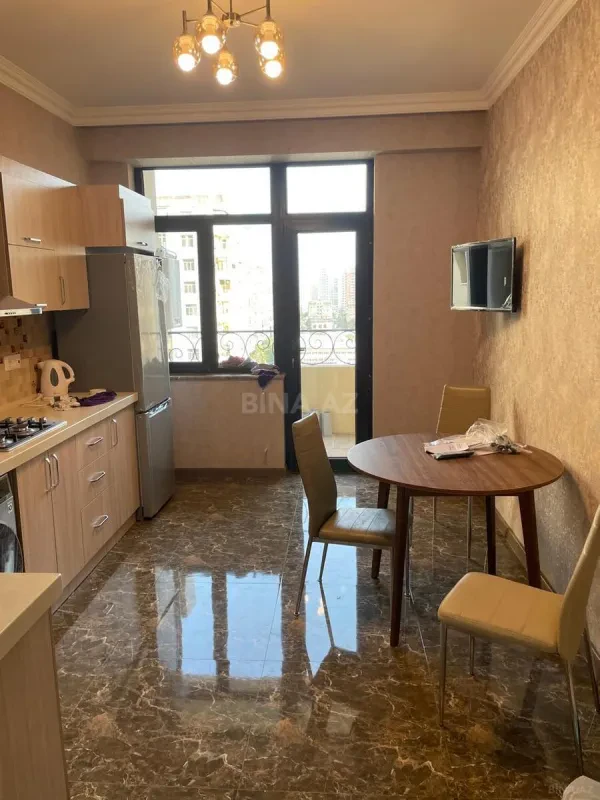 Kirayə verilir 3 otaqlı mənzil 110 m²