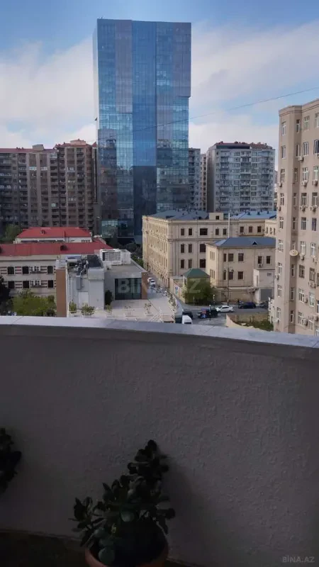 Satılır 3 otaqlı mənzil 94 m²