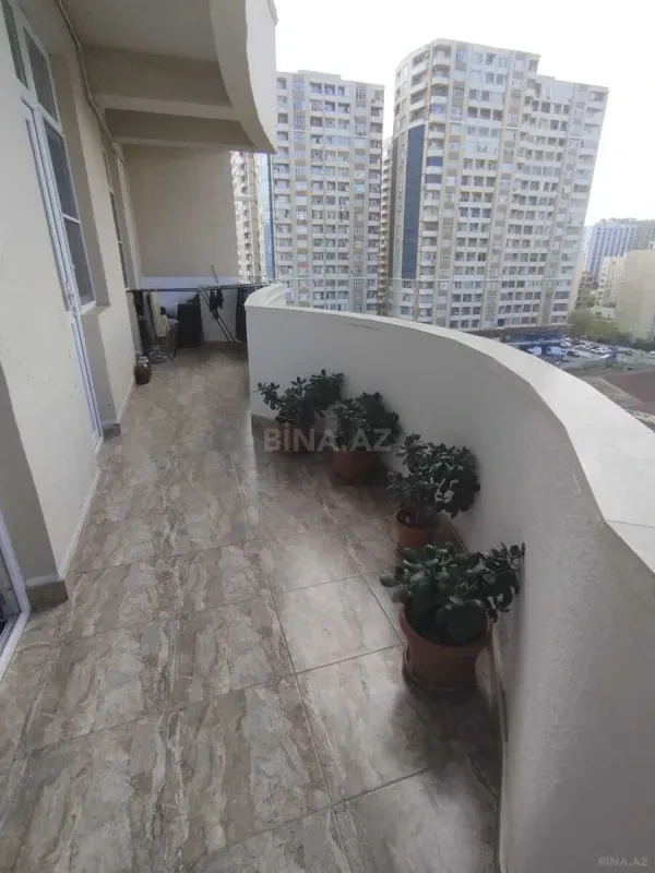 Satılır 3 otaqlı mənzil 94 m²