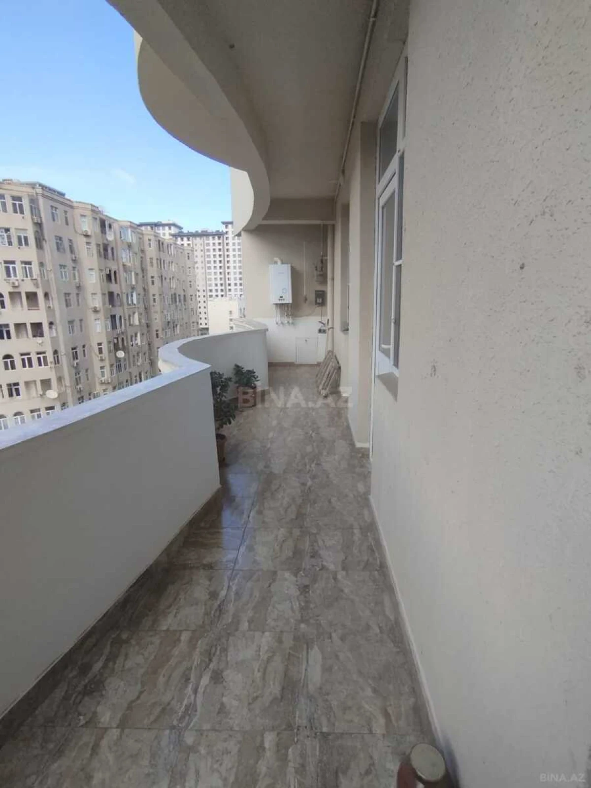 Satılır 3 otaqlı mənzil 94 m²
