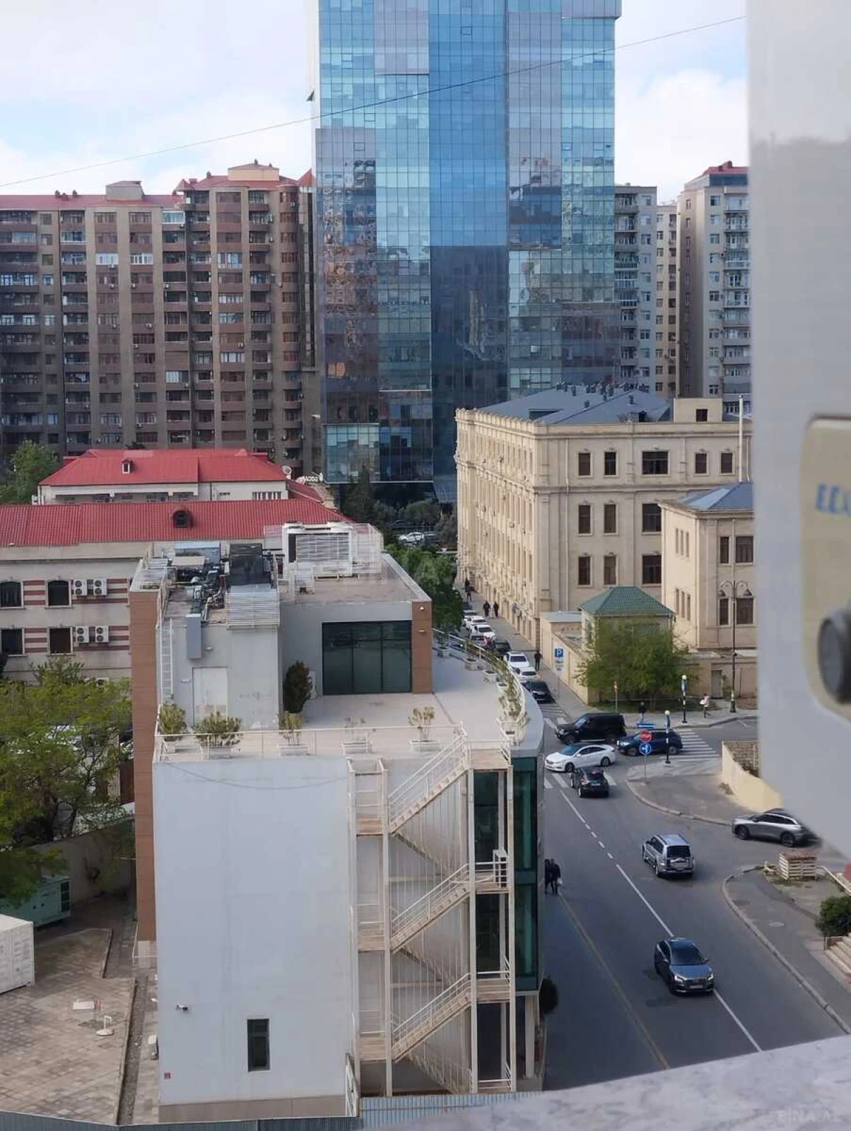 Satılır 3 otaqlı mənzil 94 m²