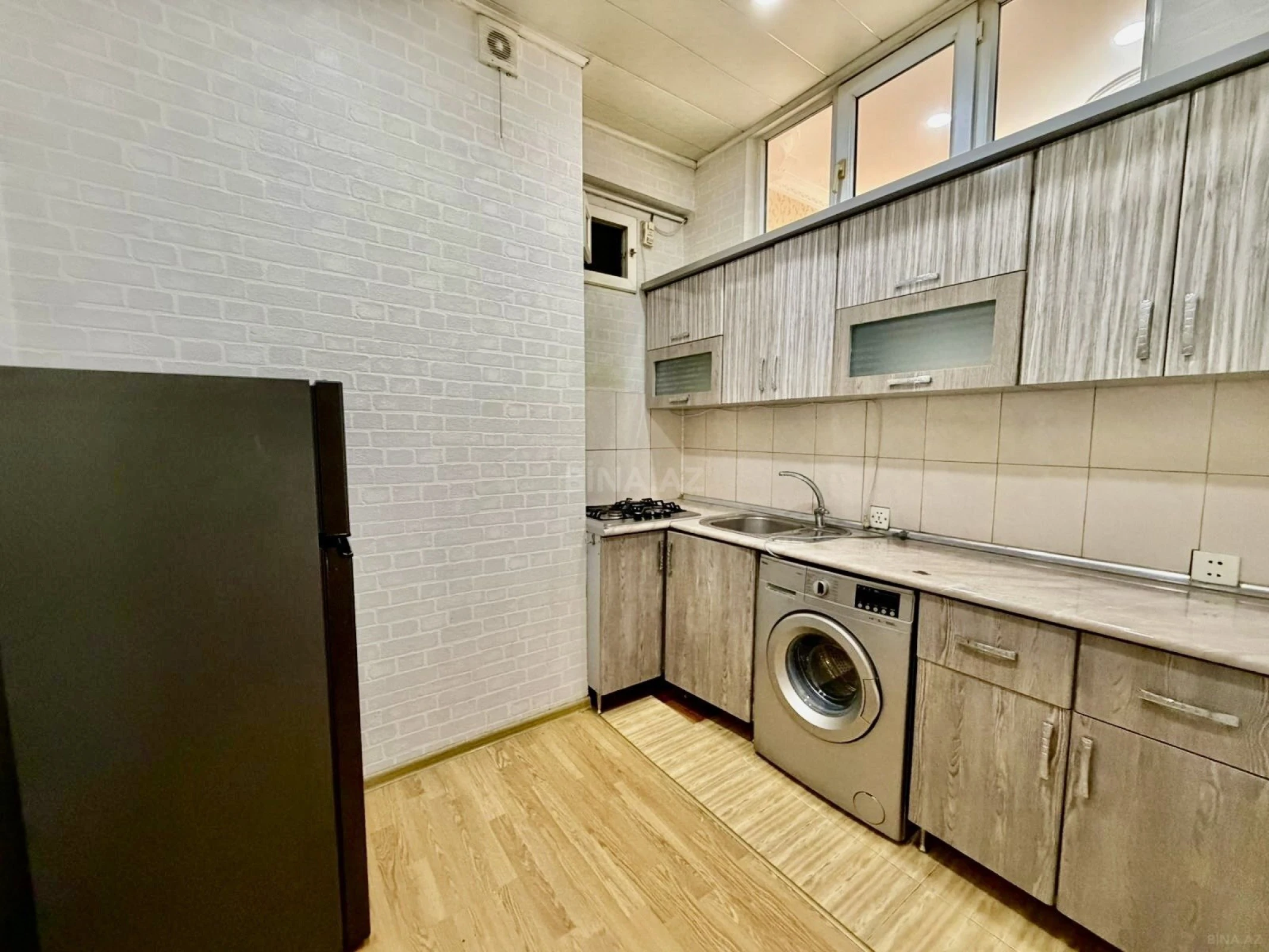 Satılır 2 otaqlı mənzil 73 m²